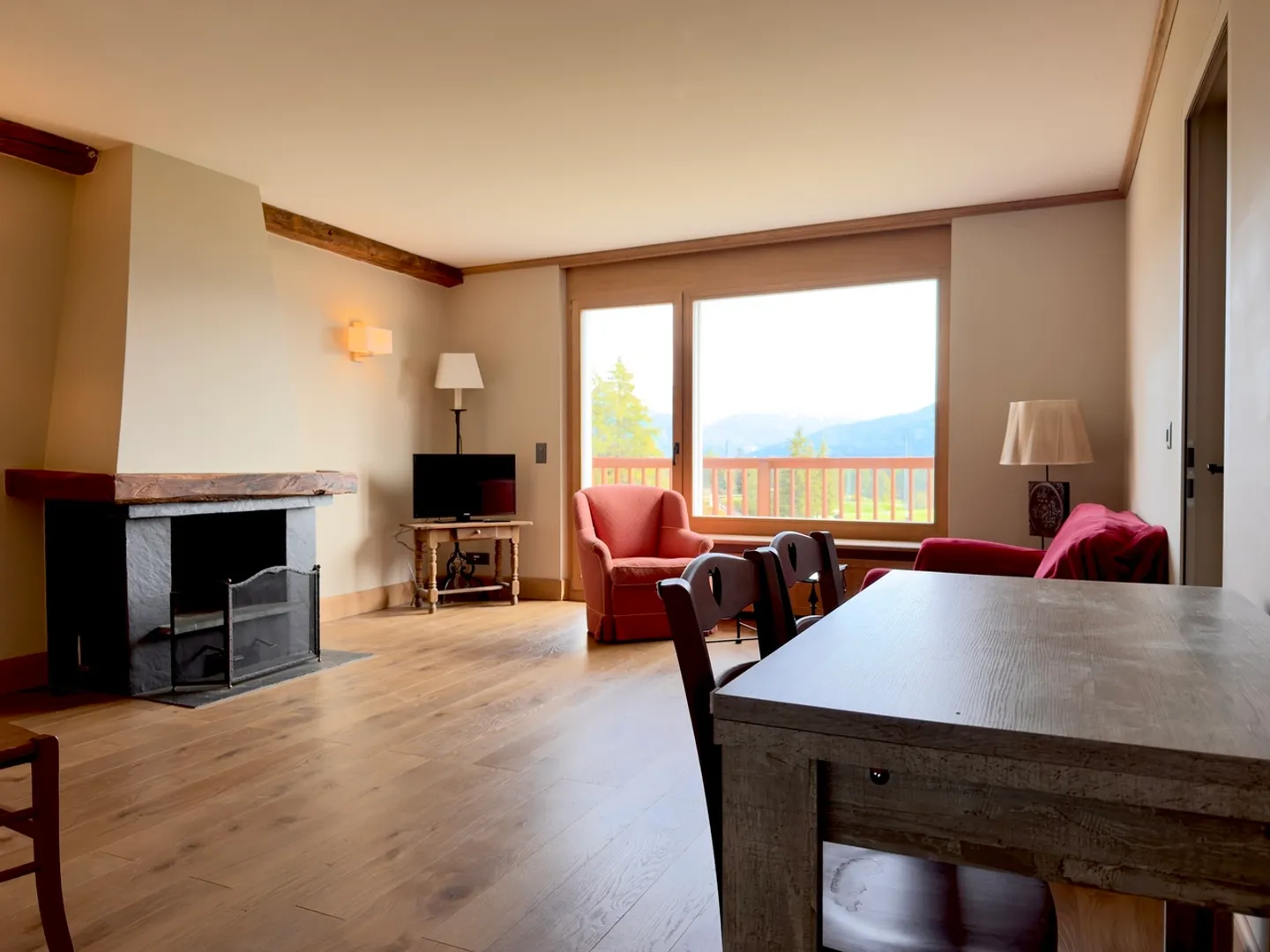 LOC 900 - GRAND SPACES - Photo 3 of 13