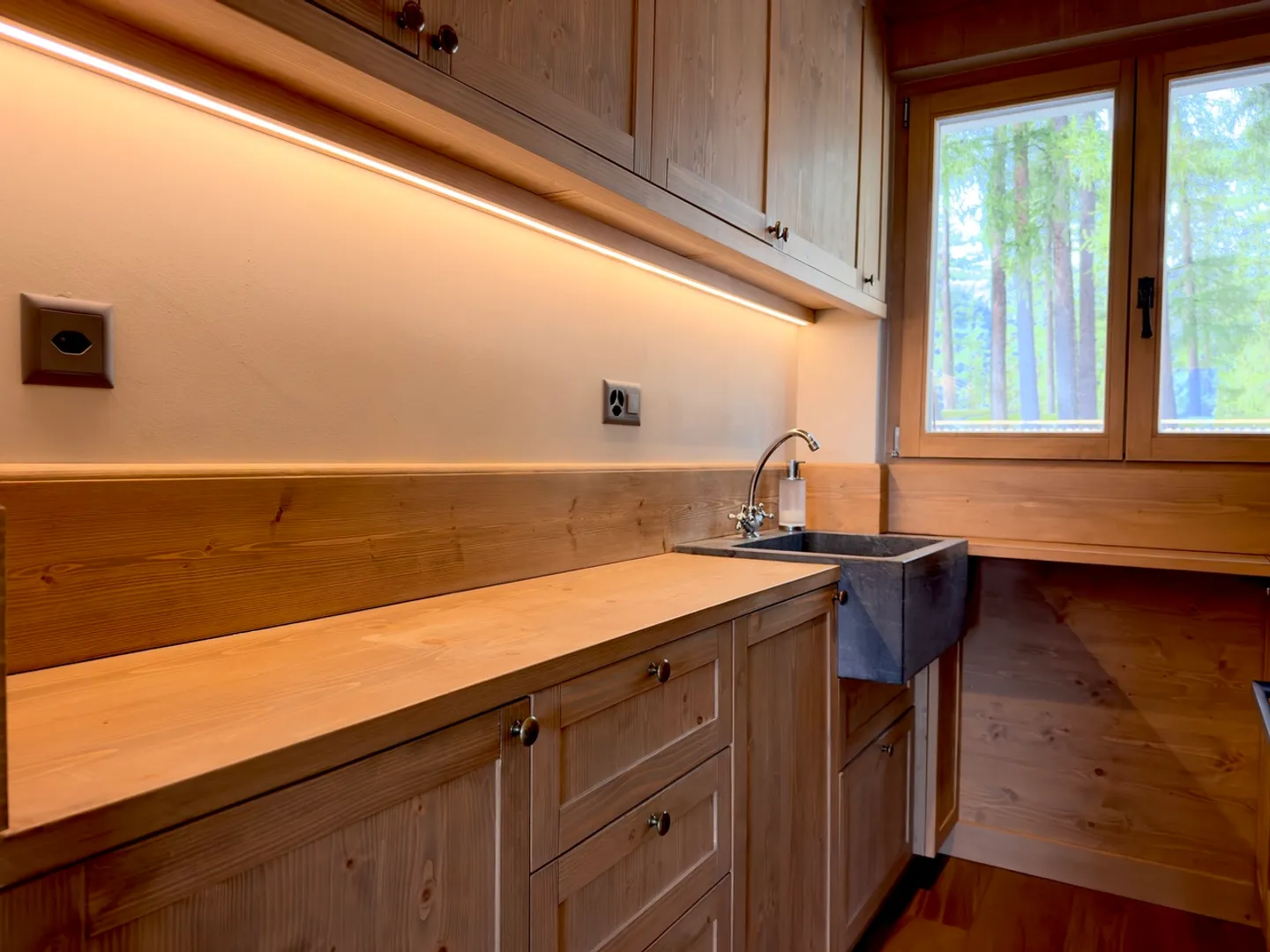 LOC 900 - GRAND SPACES - Photo 5 of 13