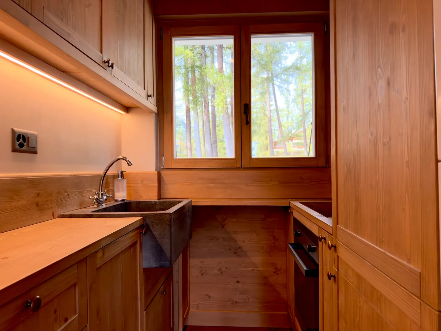 LOC 900 - GRAND SPACES - Photo 4 of 13