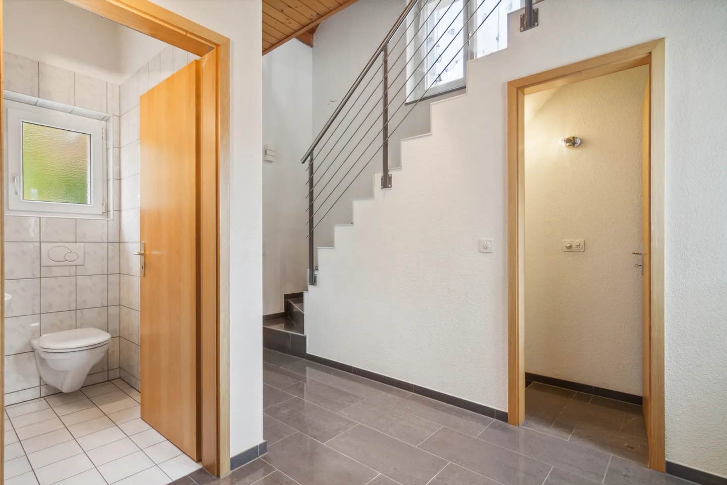 Schönes Haus mit freiem Blick und großem Potenzial - Foto 4 von 8