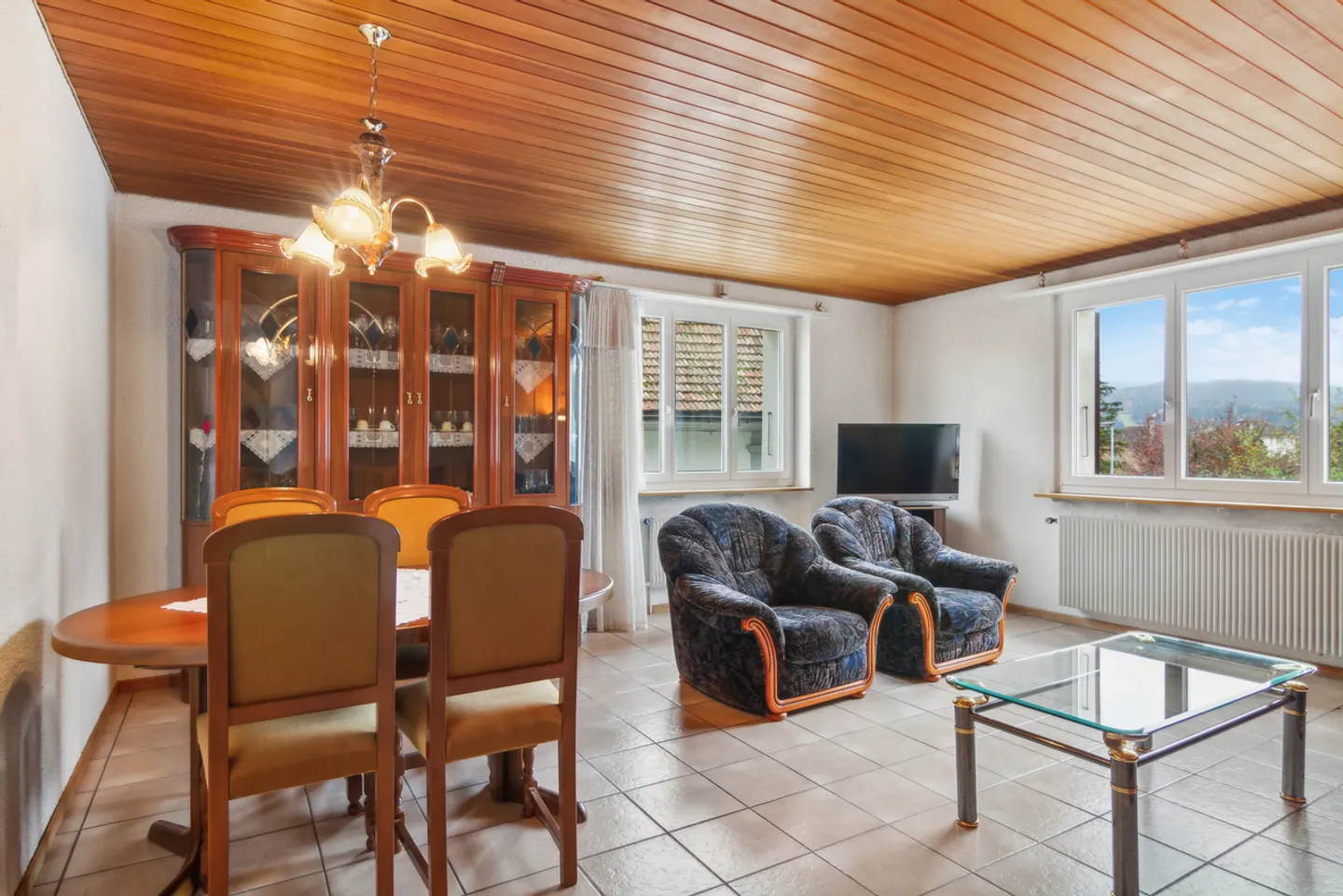 Schönes Haus mit freiem Blick und großem Potenzial - Foto 3 von 8