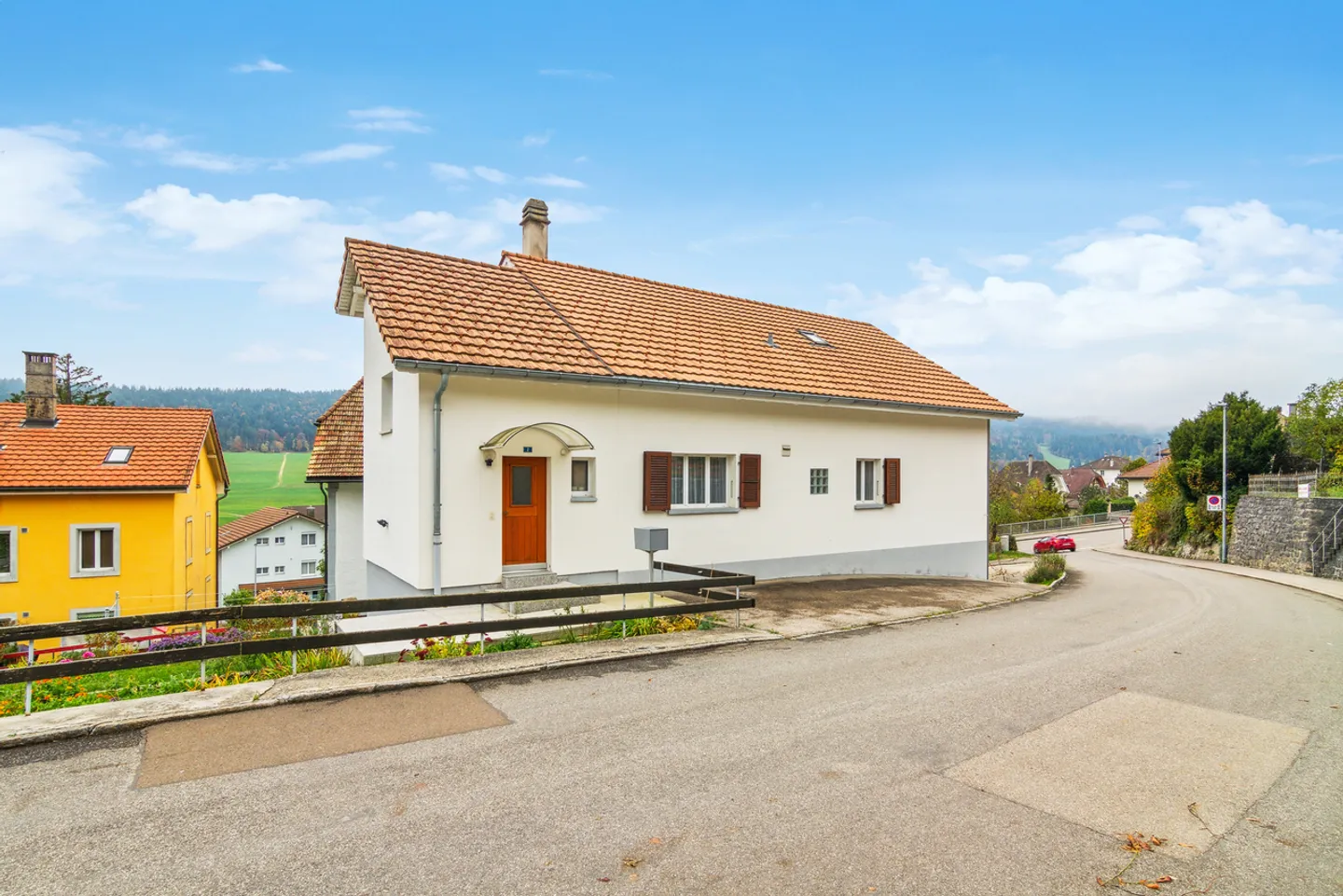 Schönes Haus mit freiem Blick und großem Potenzial - Foto 2 von 8
