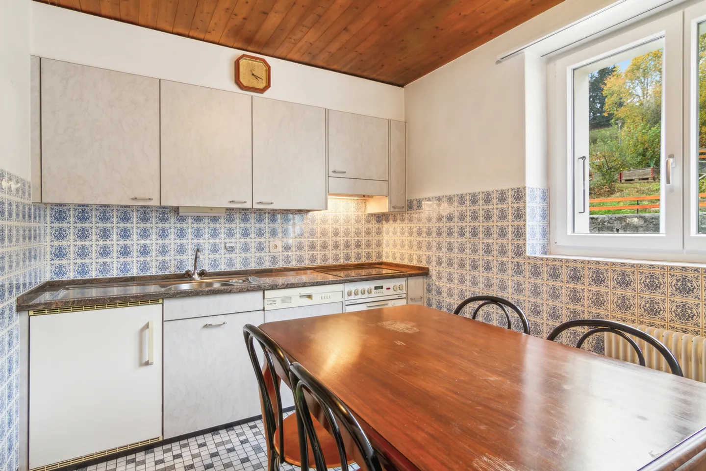 Schönes Haus mit freiem Blick und großem Potenzial - Foto 5 von 8