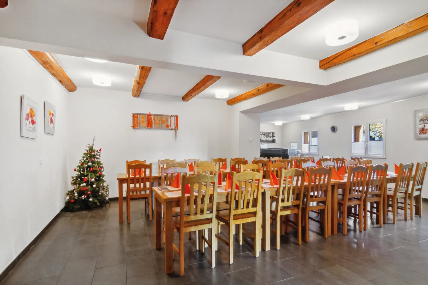 Magnifico edificio con 2 appartamenti e un ristorante - Foto 6 di 8