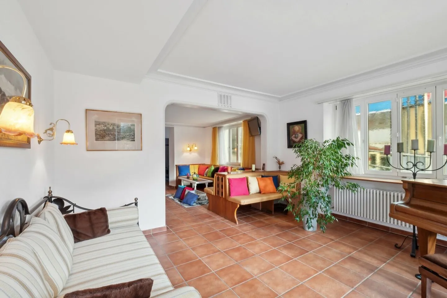 Magnifica casa su tre livelli nel cuore di Tavannes - Foto 3 di 13