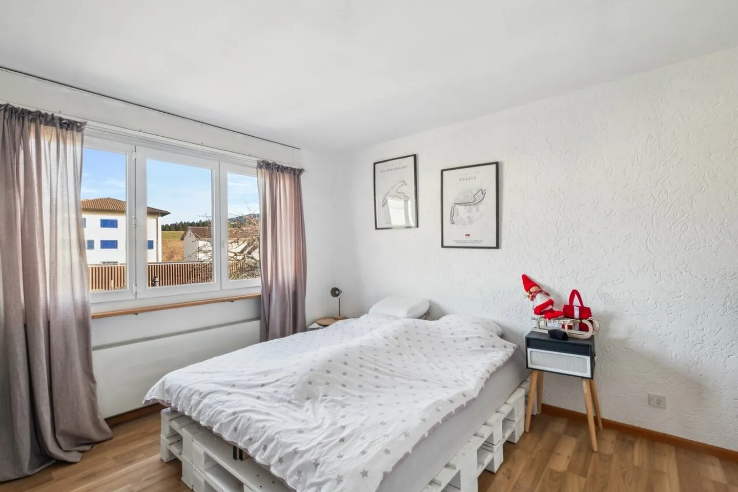 Gebäude mit 2 Wohnungen, 1 Friseursalon, einem Baugrundstück - Foto 10 von 13