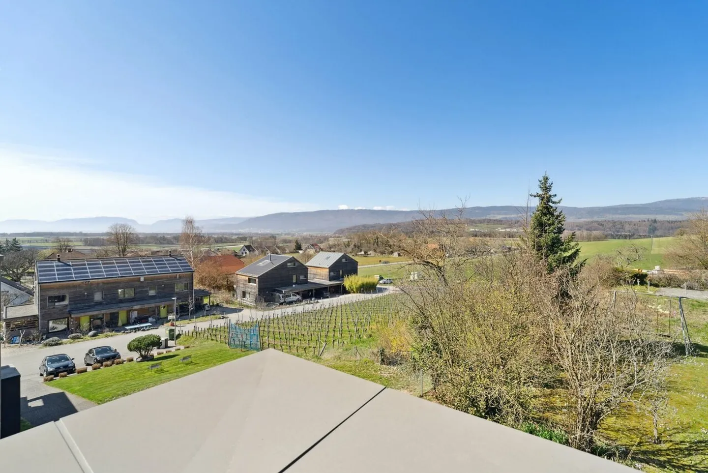 Terraced house with beautiful view in Ins - Photo 11 of 11