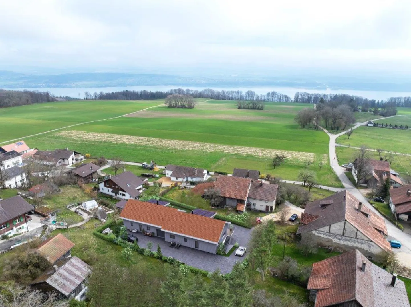 Nuova casa a schiera di 5,5 stanze a Prêles, ideale per una famiglia. - Foto 4 di 8