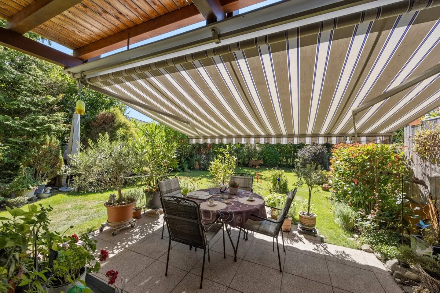 Bellissima casa a schiera con grande giardino e veranda - Foto 7 di 13