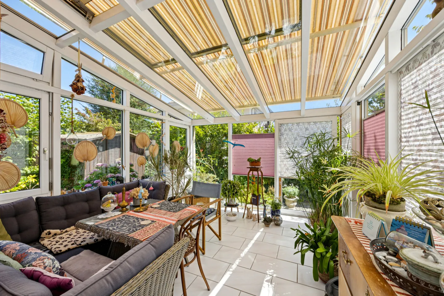 Bellissima casa a schiera con grande giardino e veranda - Foto 4 di 13