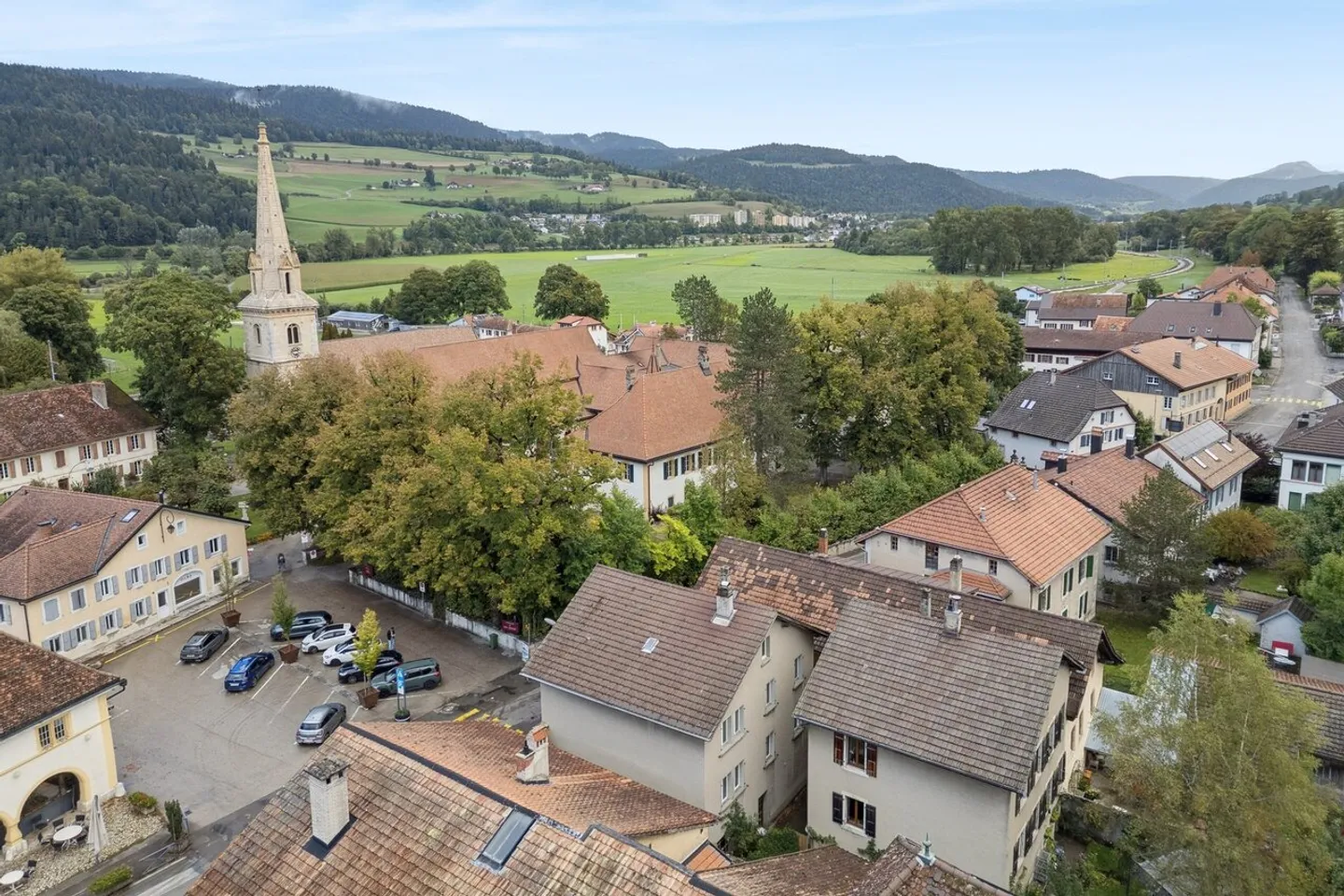 Casa nel centro di Môtiers, ideale per una grande famiglia - Foto 1 di 13