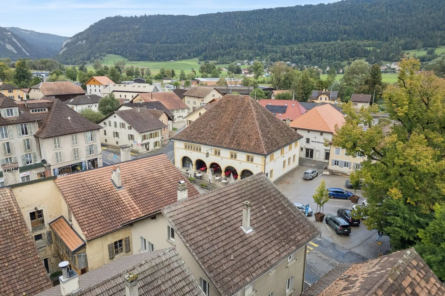 Casa nel centro di Môtiers, ideale per una grande famiglia - Foto 3 di 13
