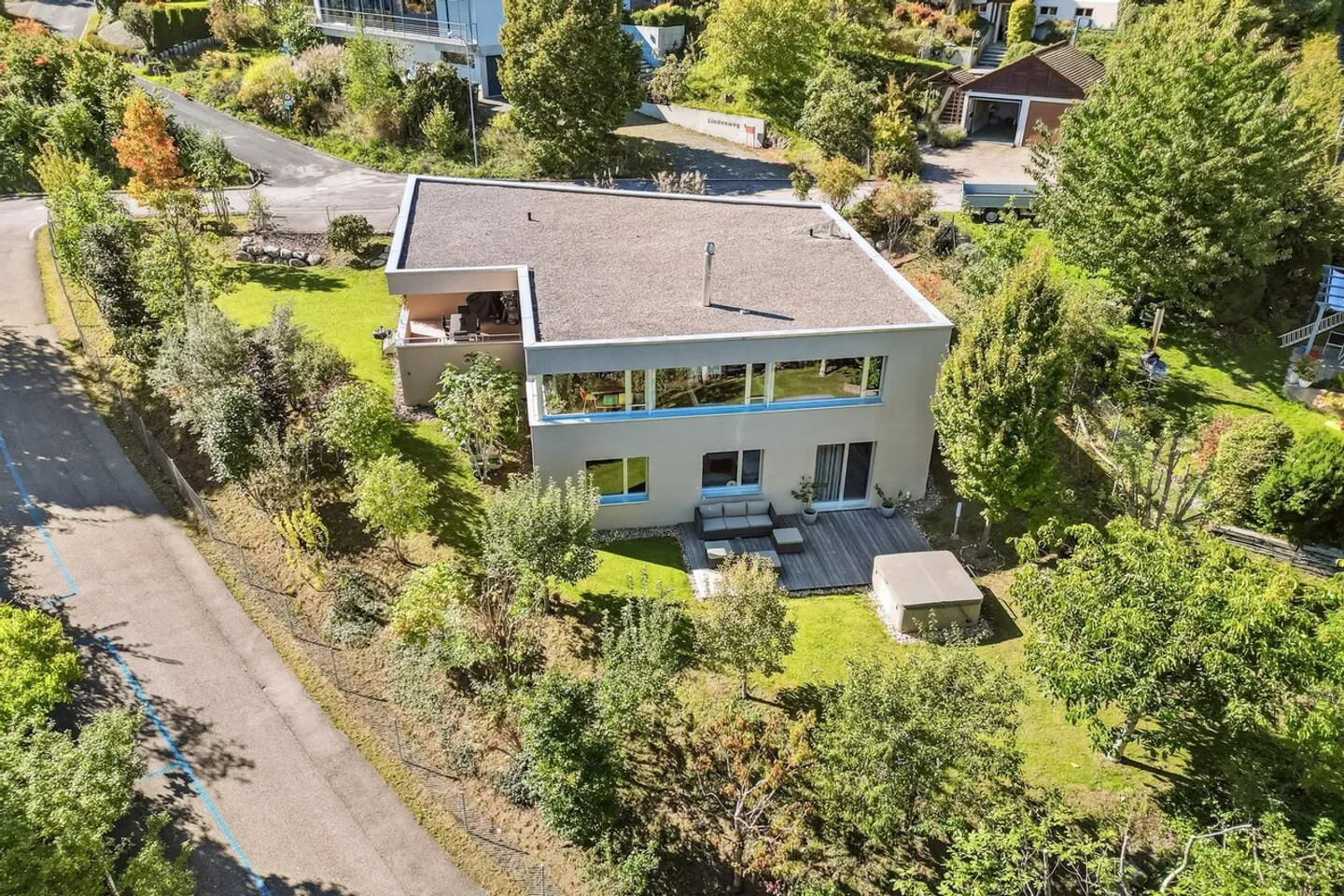 An exceptional residence in Macolin, Elegance, comfort and alpine panorama - Photo 5 of 13