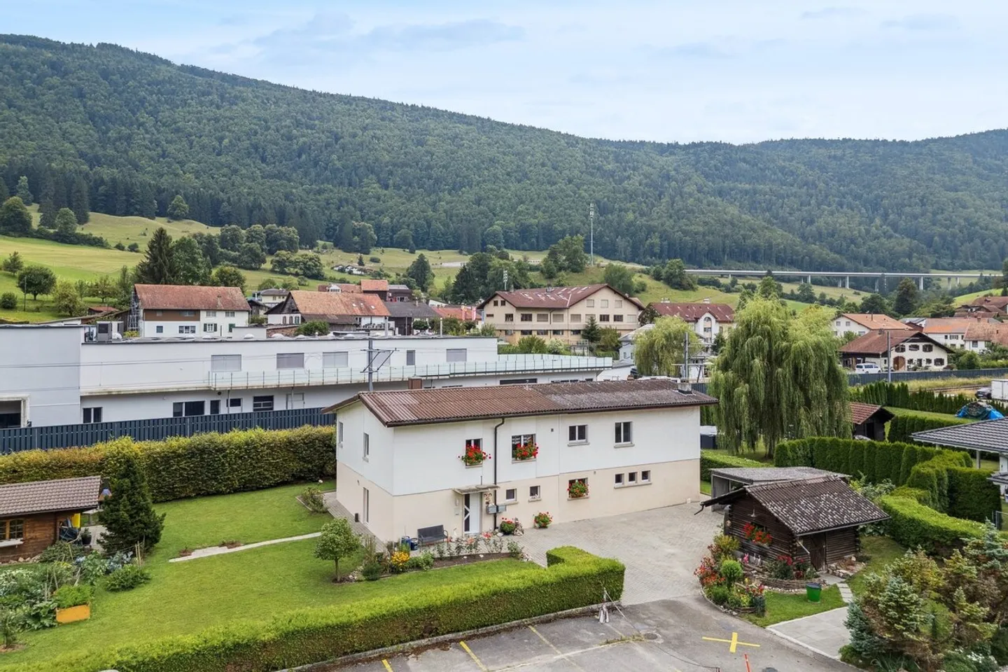 Hervorragende Gelegenheit, Doppelhaus mit zwei 4.5 Zimmern - Foto 2 von 13