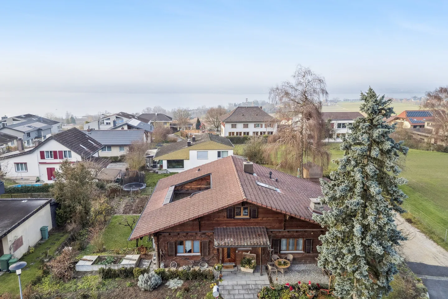 Chalet Charmant avec Vue sur le Lac - Photo 1 sur 13
