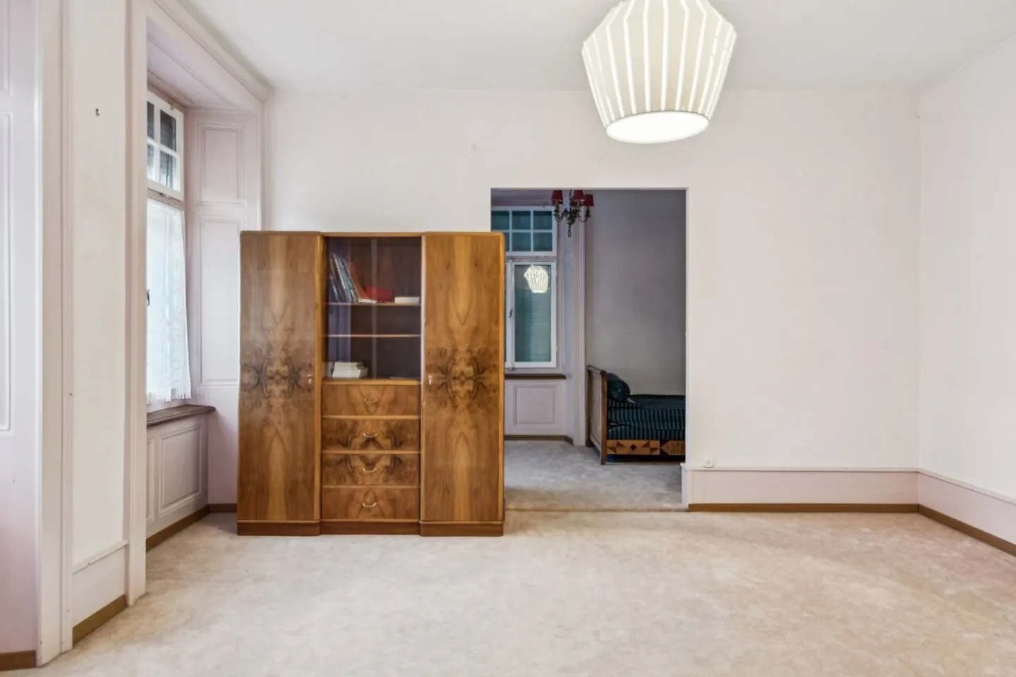 Sonvilier: Eleganza Senza Tempo e Orizzonte Verde nel Cuore di una Villa - Foto 5 di 13