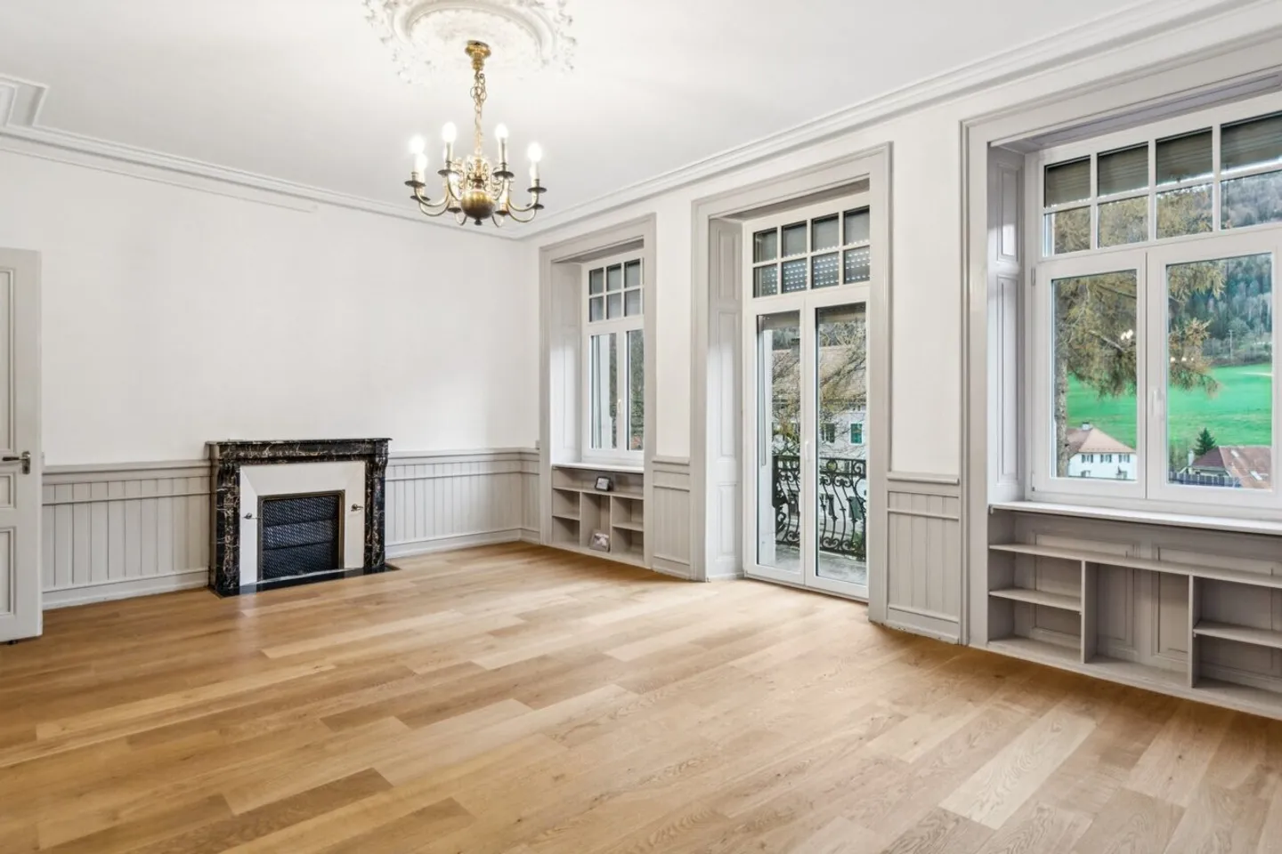 Sonvilier: Eleganza Senza Tempo e Orizzonte Verde nel Cuore di una Villa - Foto 6 di 13