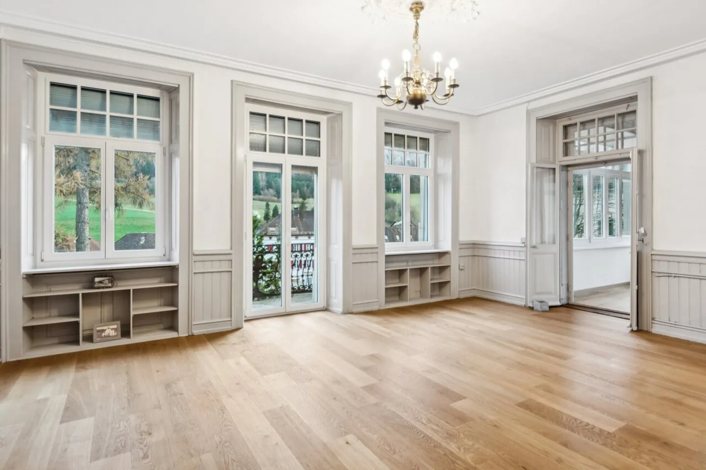 Sonvilier: Eleganza Senza Tempo e Orizzonte Verde nel Cuore di una Villa - Foto 7 di 13