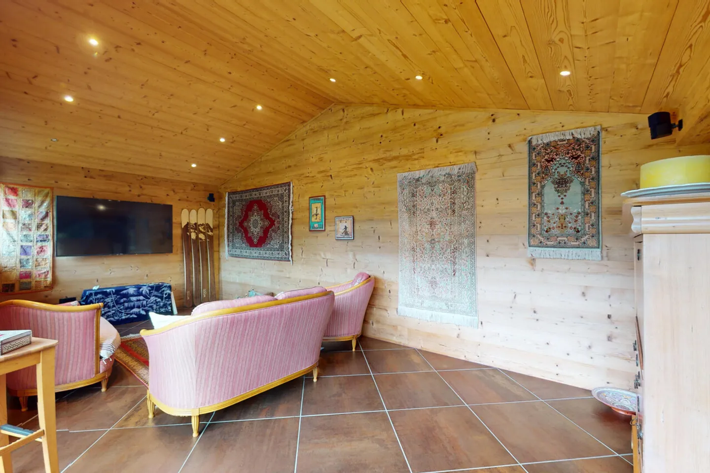 The Perfect Balance: Contemporary Elegance and Serenity in Court - Photo 12 of 13