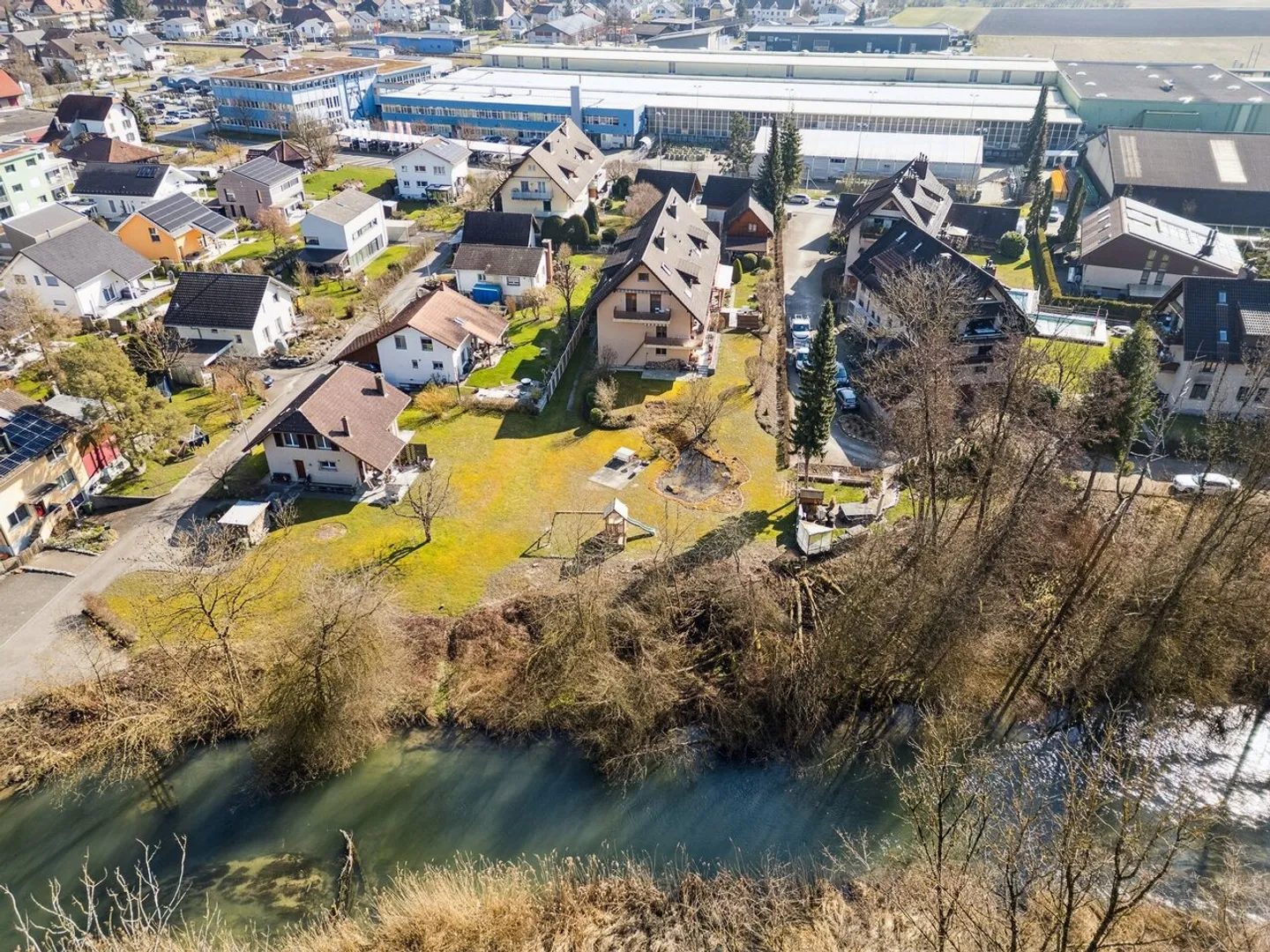 Prestigeträchtiges Duplex 5.5 Zimmer "Füße im Wasser" mit Kletterraum - Foto 5 von 13