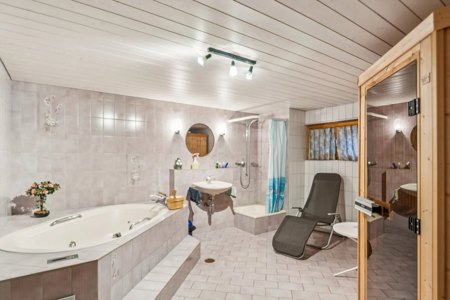 Prestigeträchtiges Duplex 5.5 Zimmer "Füße im Wasser" mit Kletterraum - Foto 10 von 13