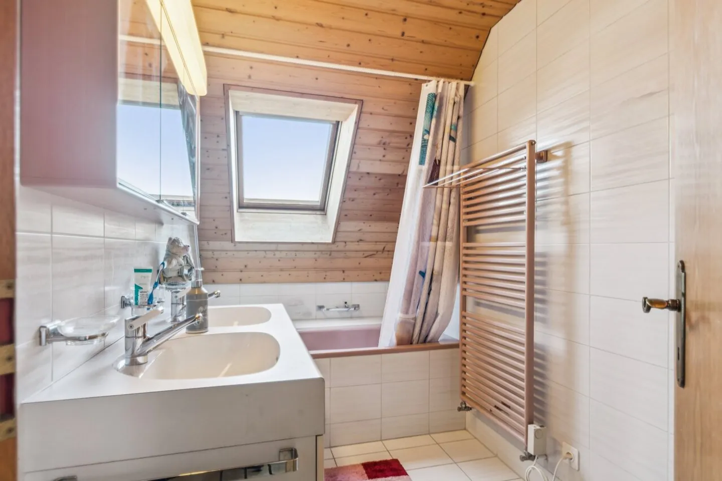 Prestigeträchtiges Duplex 5.5 Zimmer "Füße im Wasser" mit Kletterraum - Foto 13 von 13