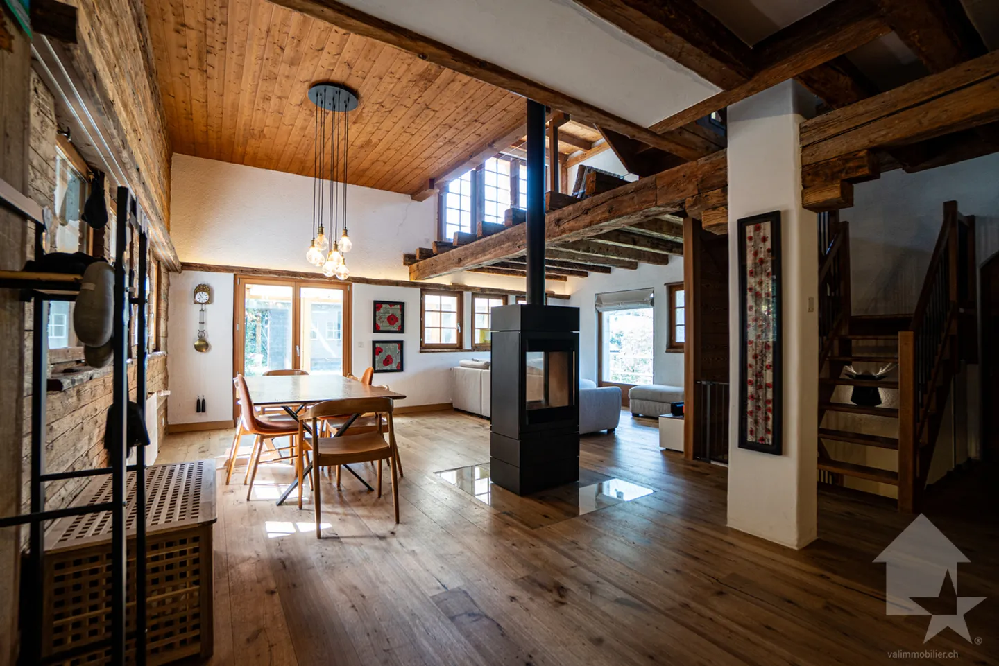 Spazioso chalet di carattere con bella veranda e magnifico giardino - Foto 5 di 13
