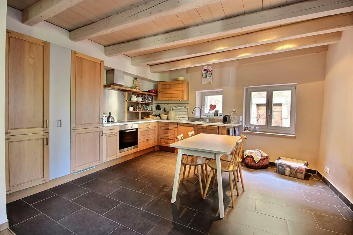 Casa di villaggio con carattere antico. - Foto 1 di 13