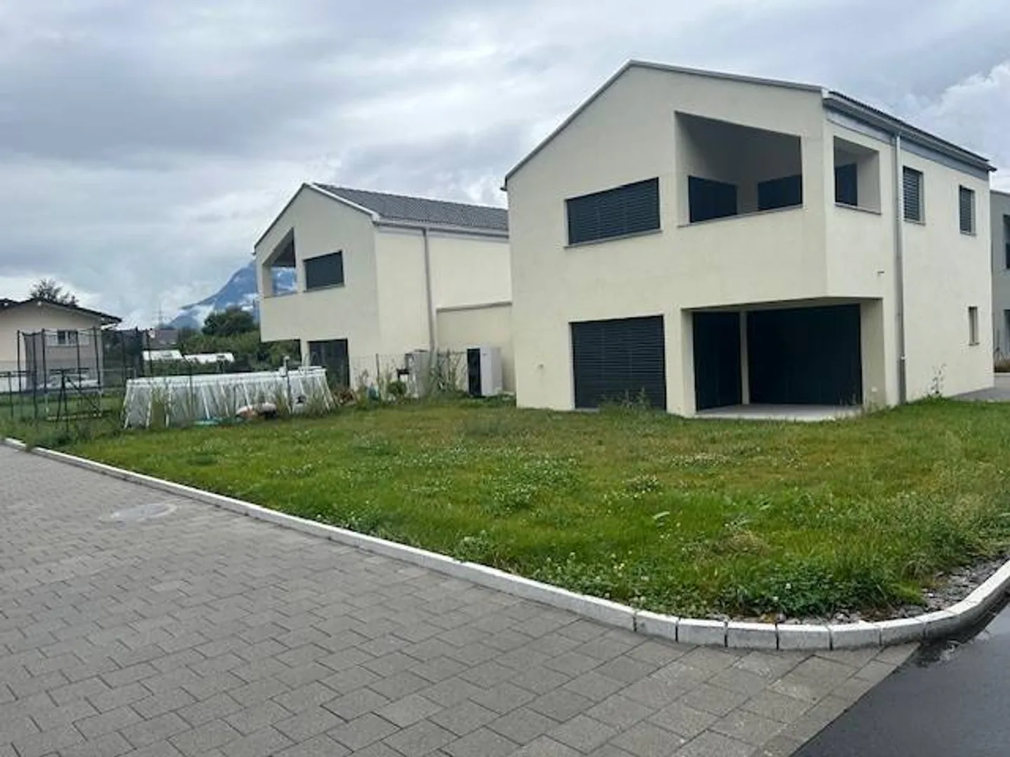 Villa contemporanea nuova - Foto 2 di 4