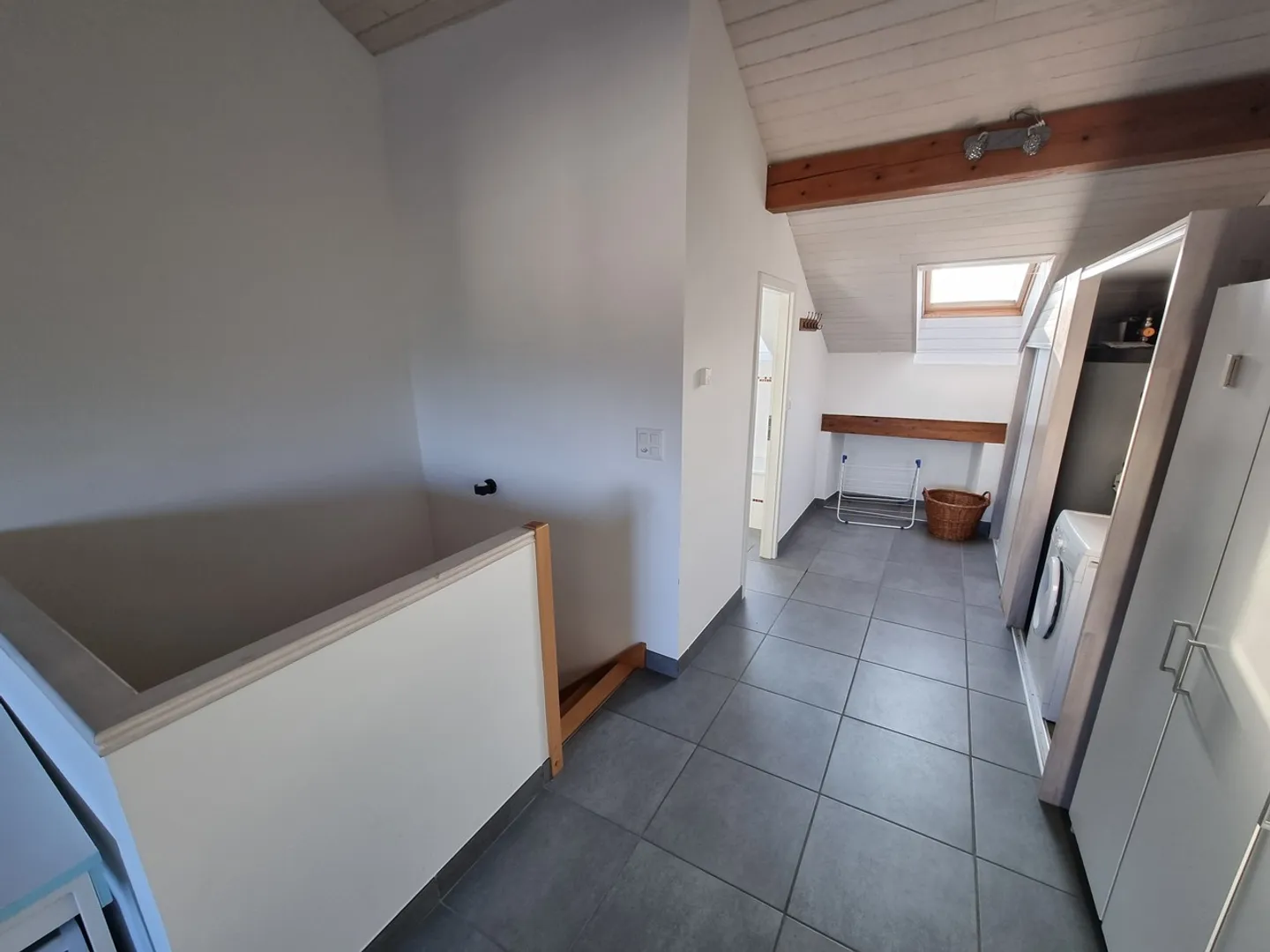 Triplex available immediately - Photo 5 of 10