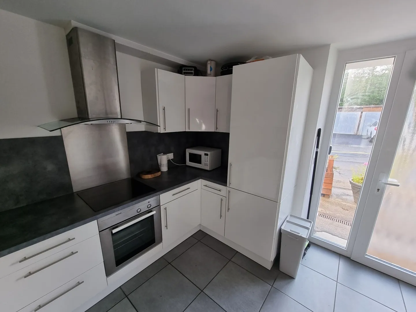 Triplex available immediately - Photo 1 of 10