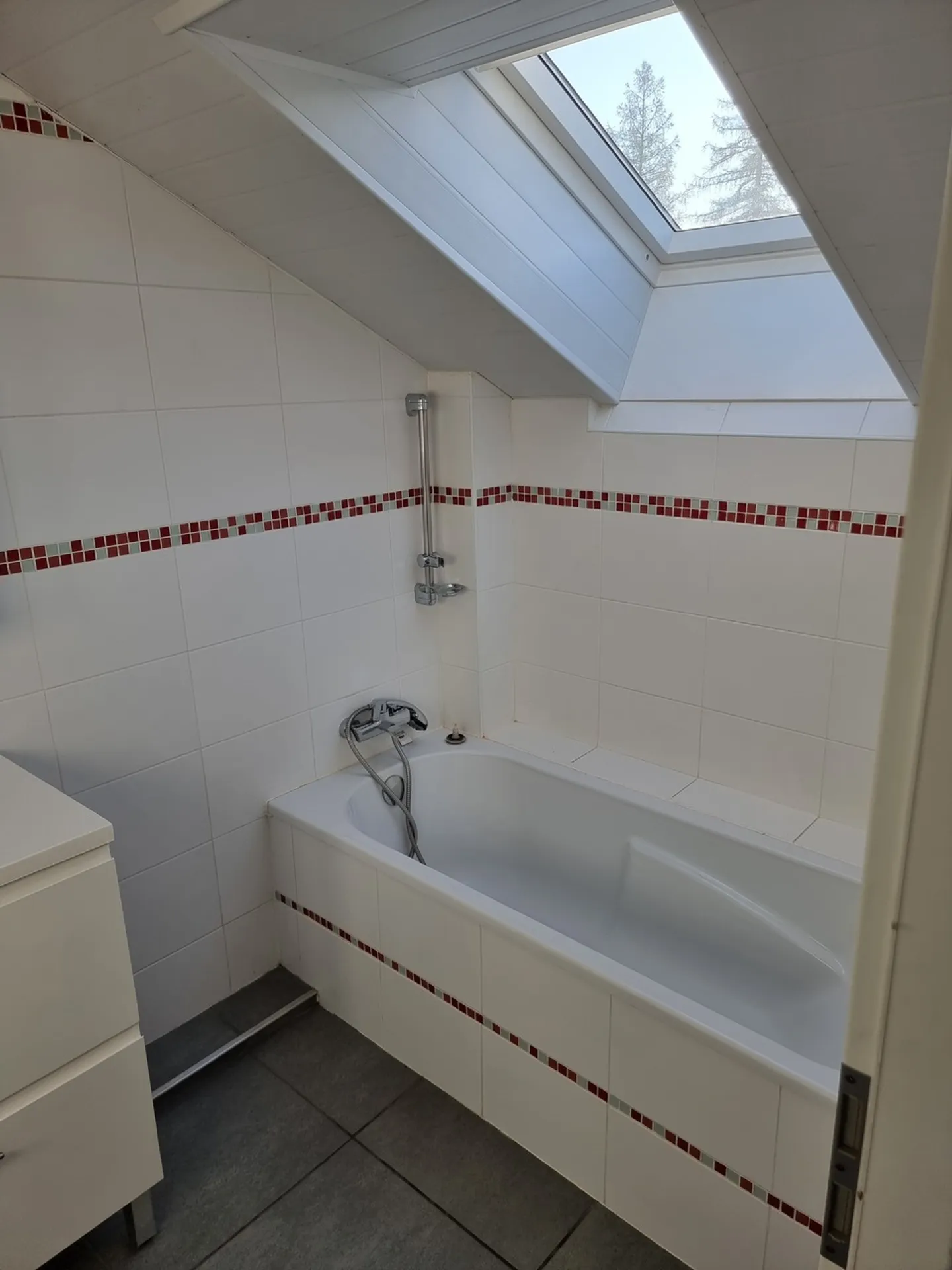 Triplex available immediately - Photo 8 of 10