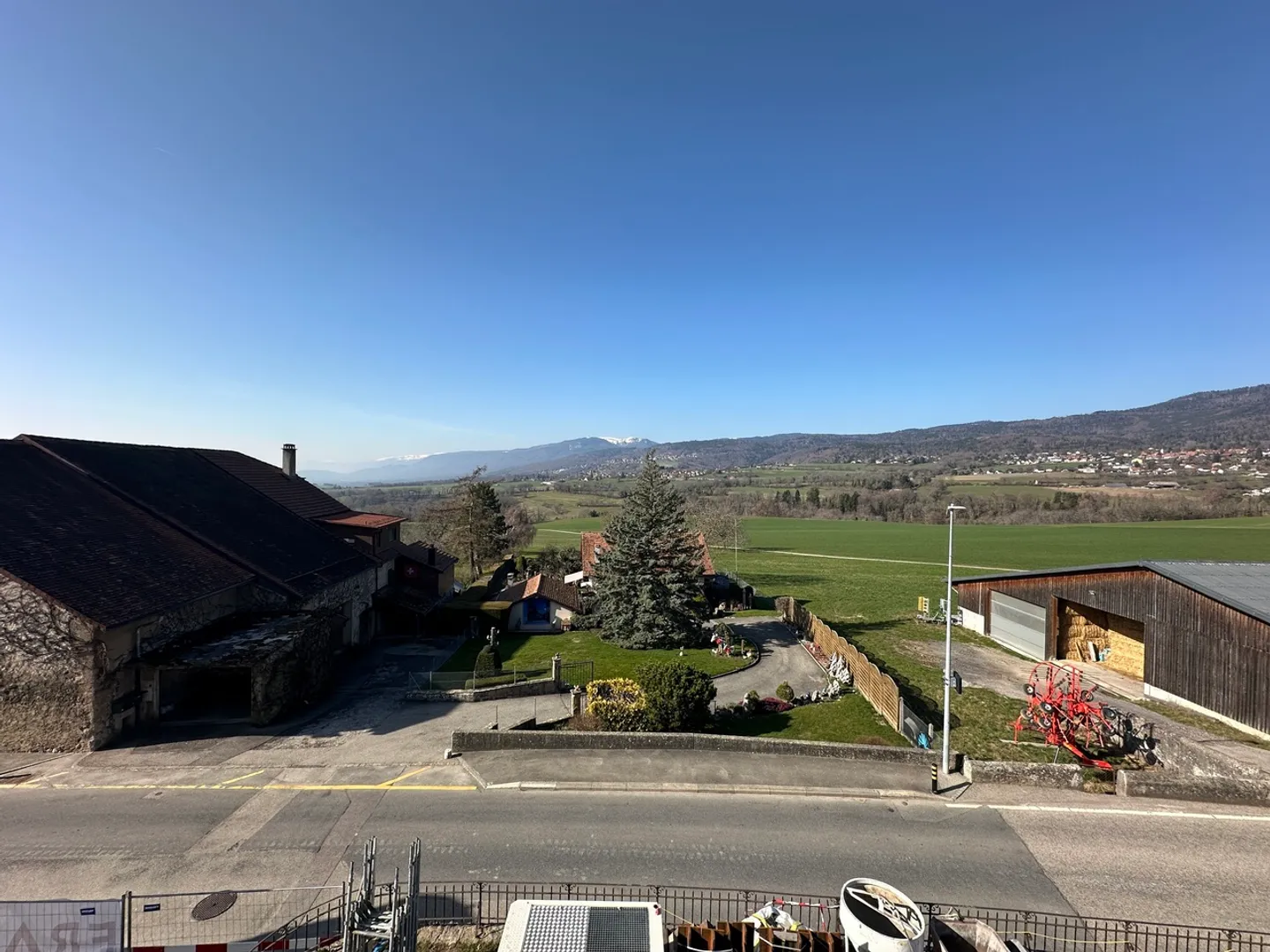 Lot 2 - New apartment with balcony AND garden - Photo 3 of 6