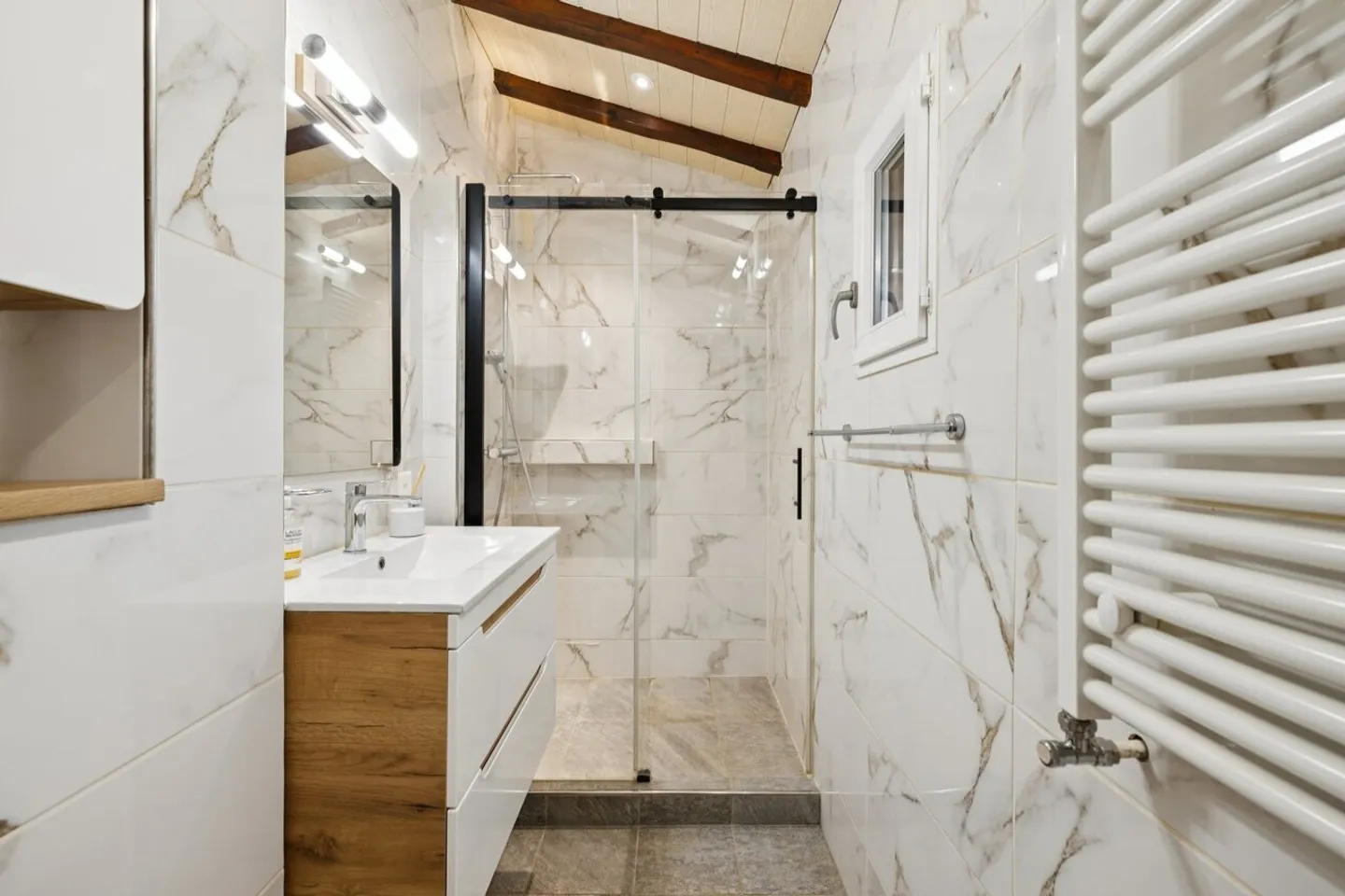 Individual chalet, quiet with lake view - Photo 9 of 13