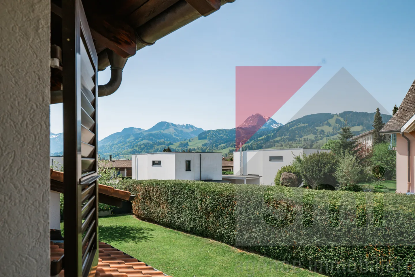 Bequeme Villa mit unabhängigem Studio, Grundstück von 1055m2 - Foto 11 von 13