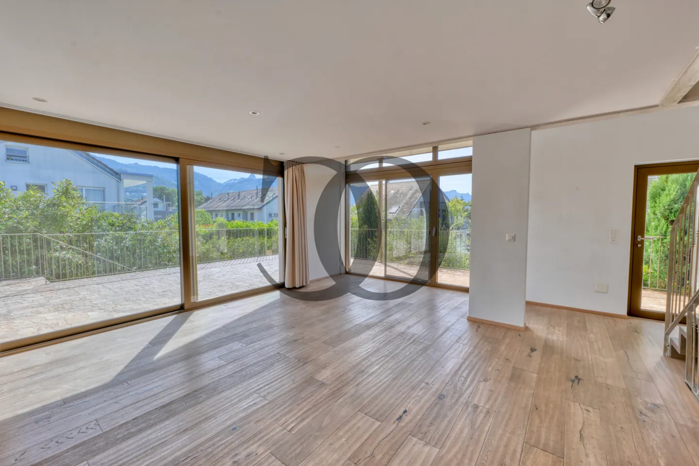 Wunderschöne moderne Villa mit privaten Terrassen und Garten - Foto 5 von 13