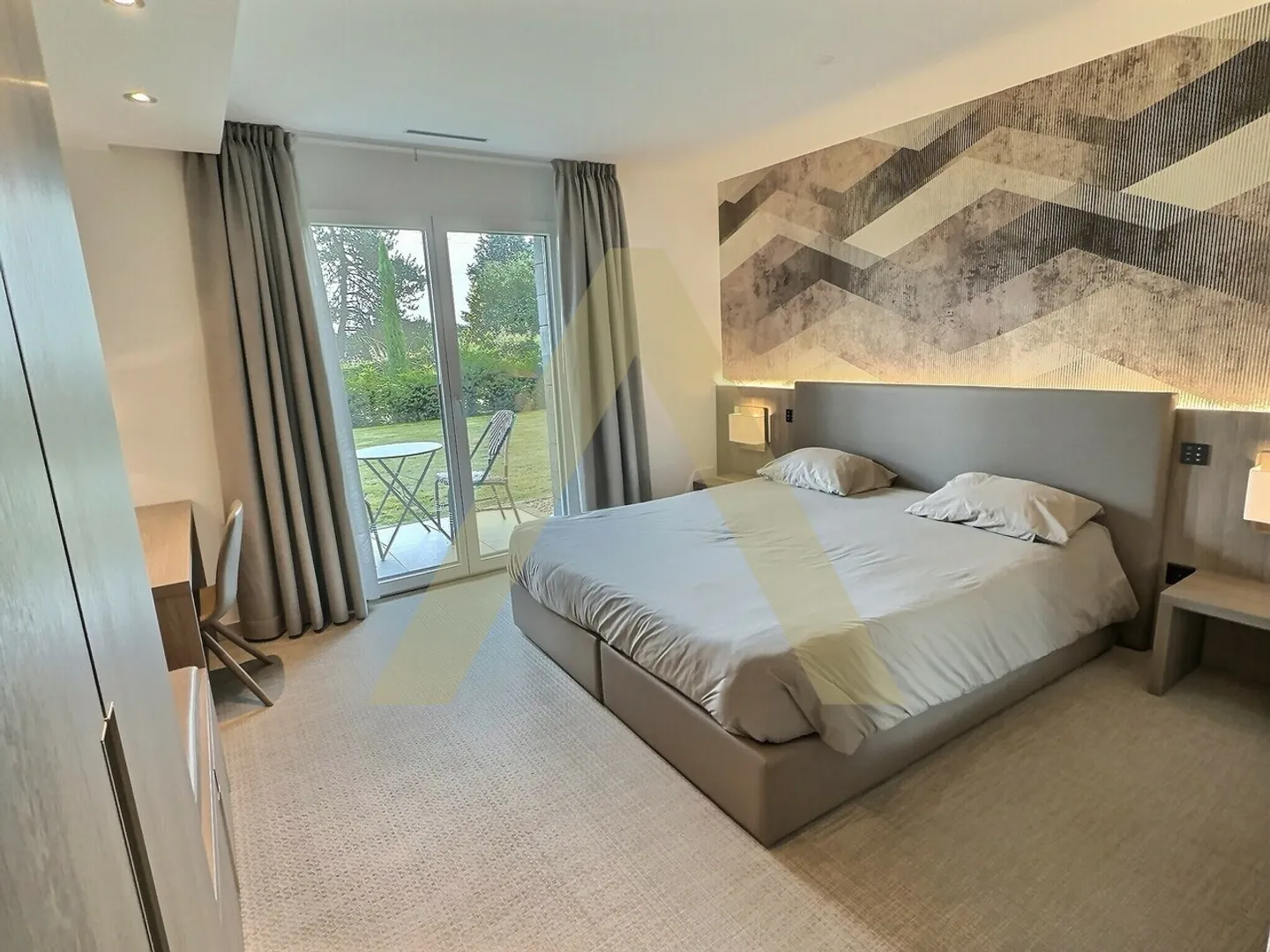 High-end furnished studio facing EPFL - Photo 6 of 11