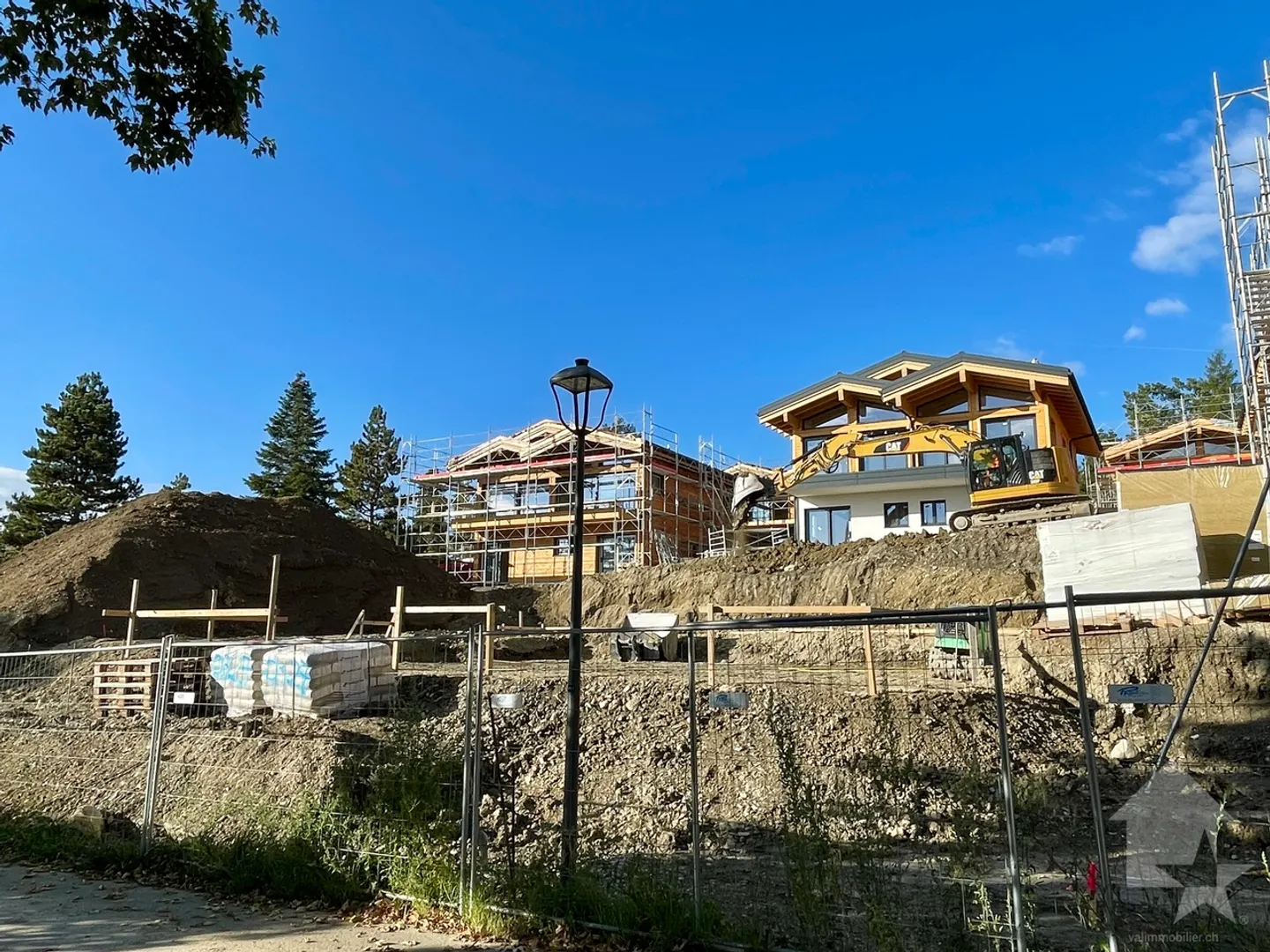 Under construction, traditional chalet, quiet area, panoramic view - Photo 1 of 12