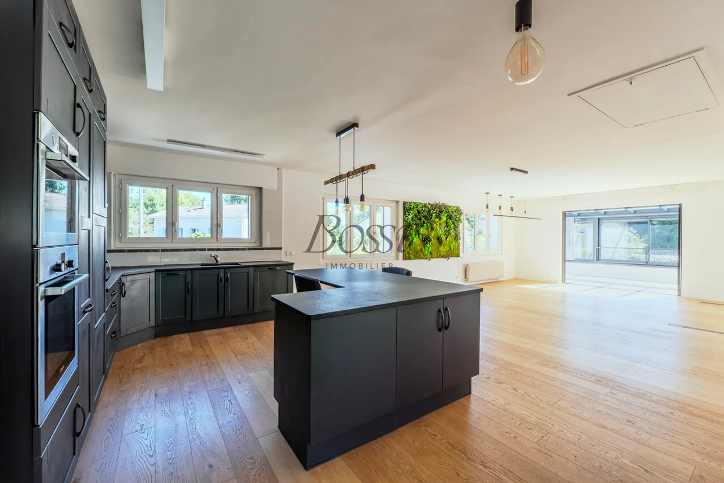 Maison individuelle rénovée de 5 chambres avec garage et jardin - Photo 3 sur 13