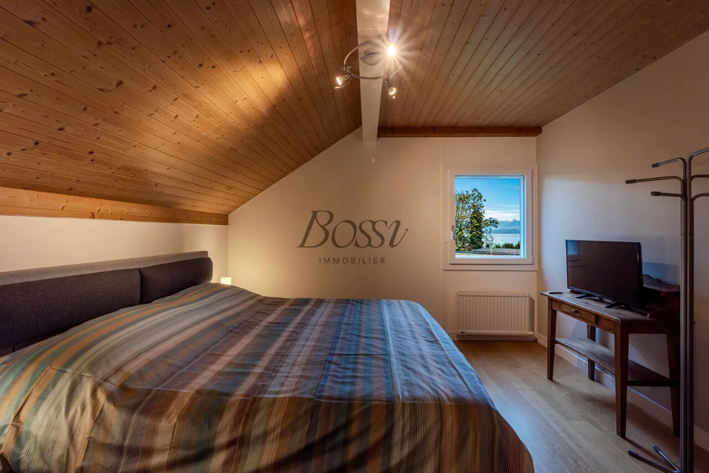 Villa luminosa con piscina: autonomia energetica e diritto di costruzione - Foto 13 di 13