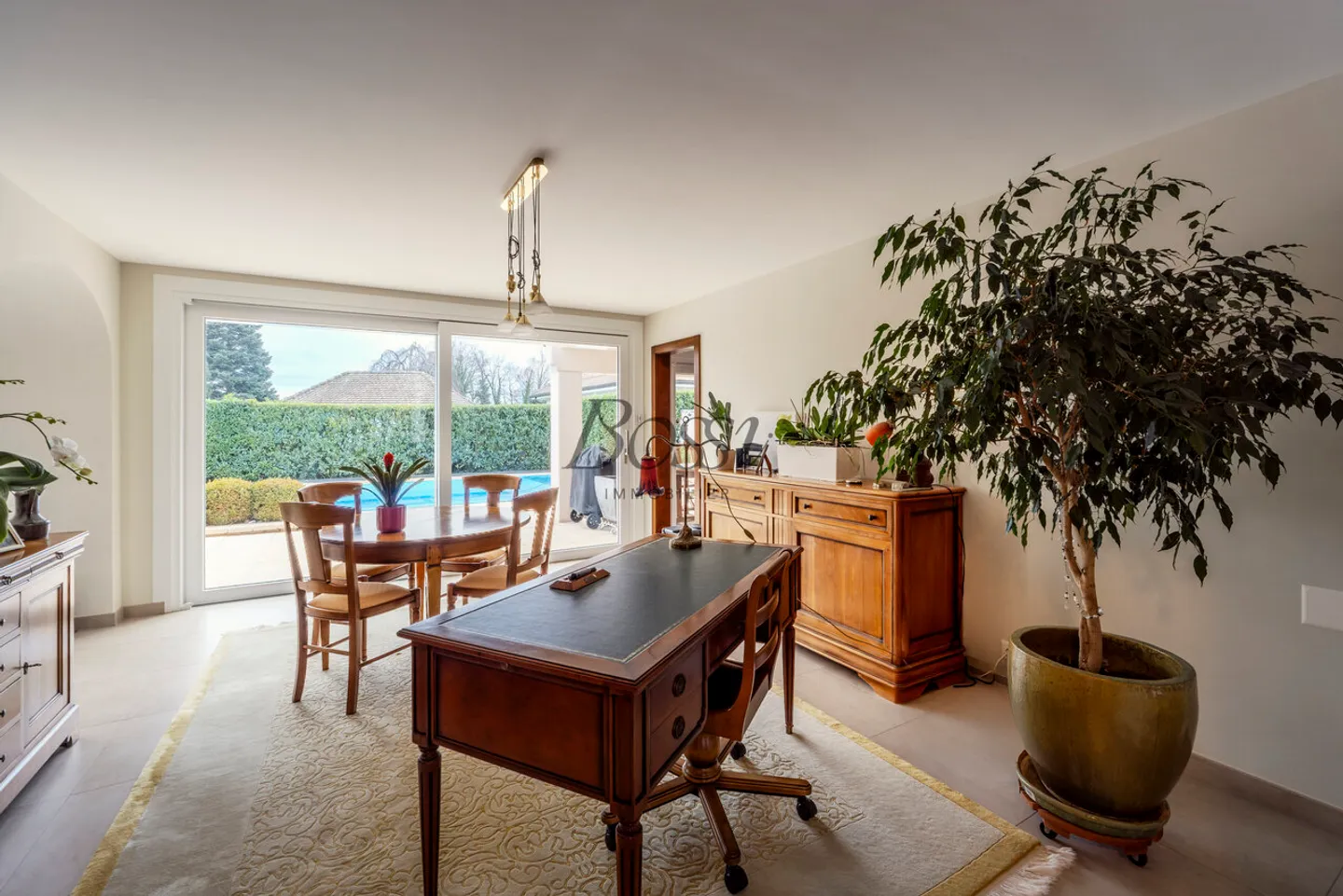 Villa luminosa con piscina: autonomia energetica e diritto di costruzione - Foto 11 di 13