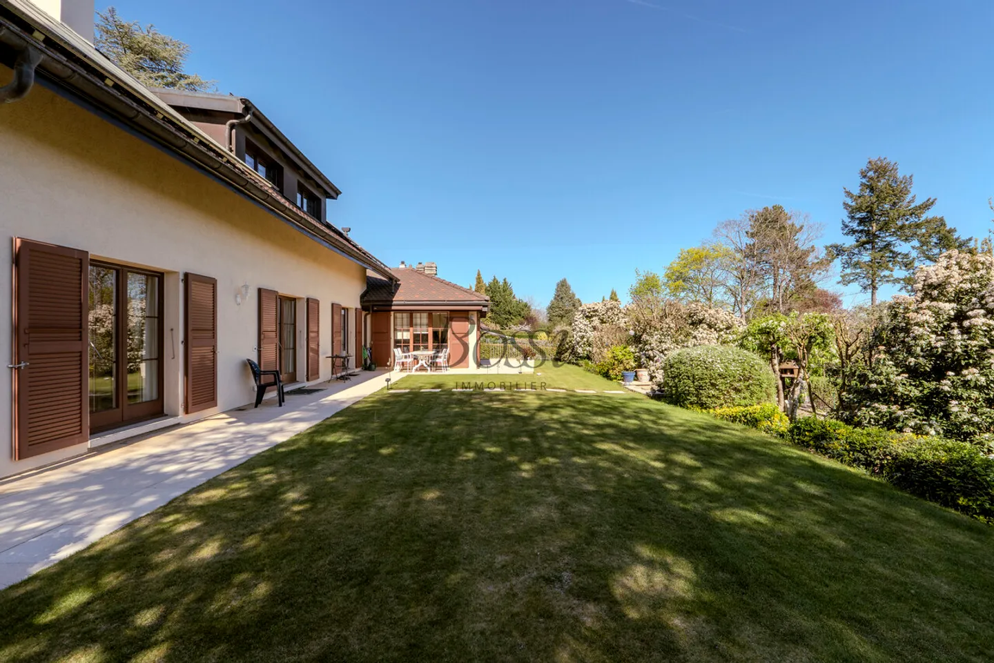 Beautiful individual house with pool and great potential - Photo 4 of 13