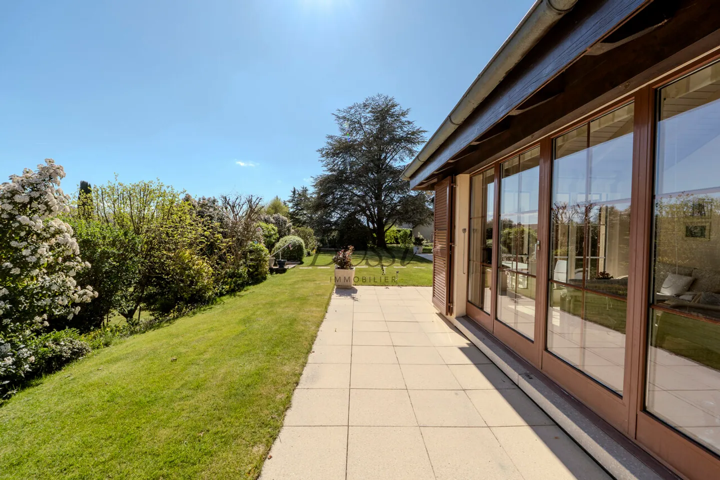 Beautiful individual house with pool and great potential - Photo 5 of 13