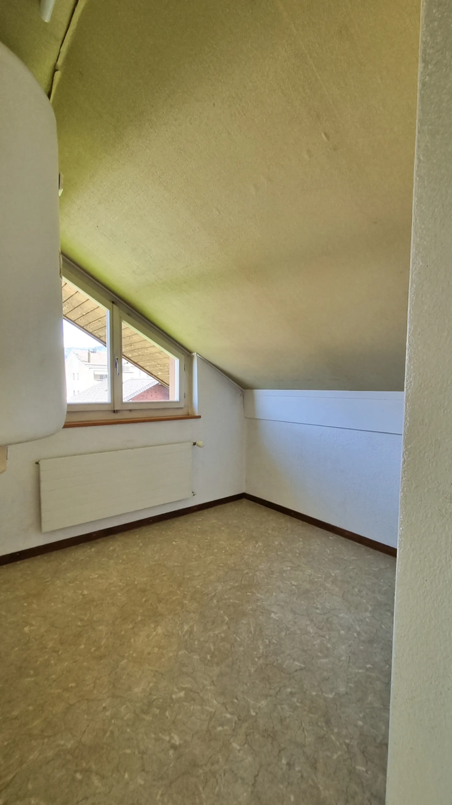 3.5 Zimmer-Dachwohnung mit rund 87 m² NF - an ruhiger Quartierlage - Foto 7 von 13