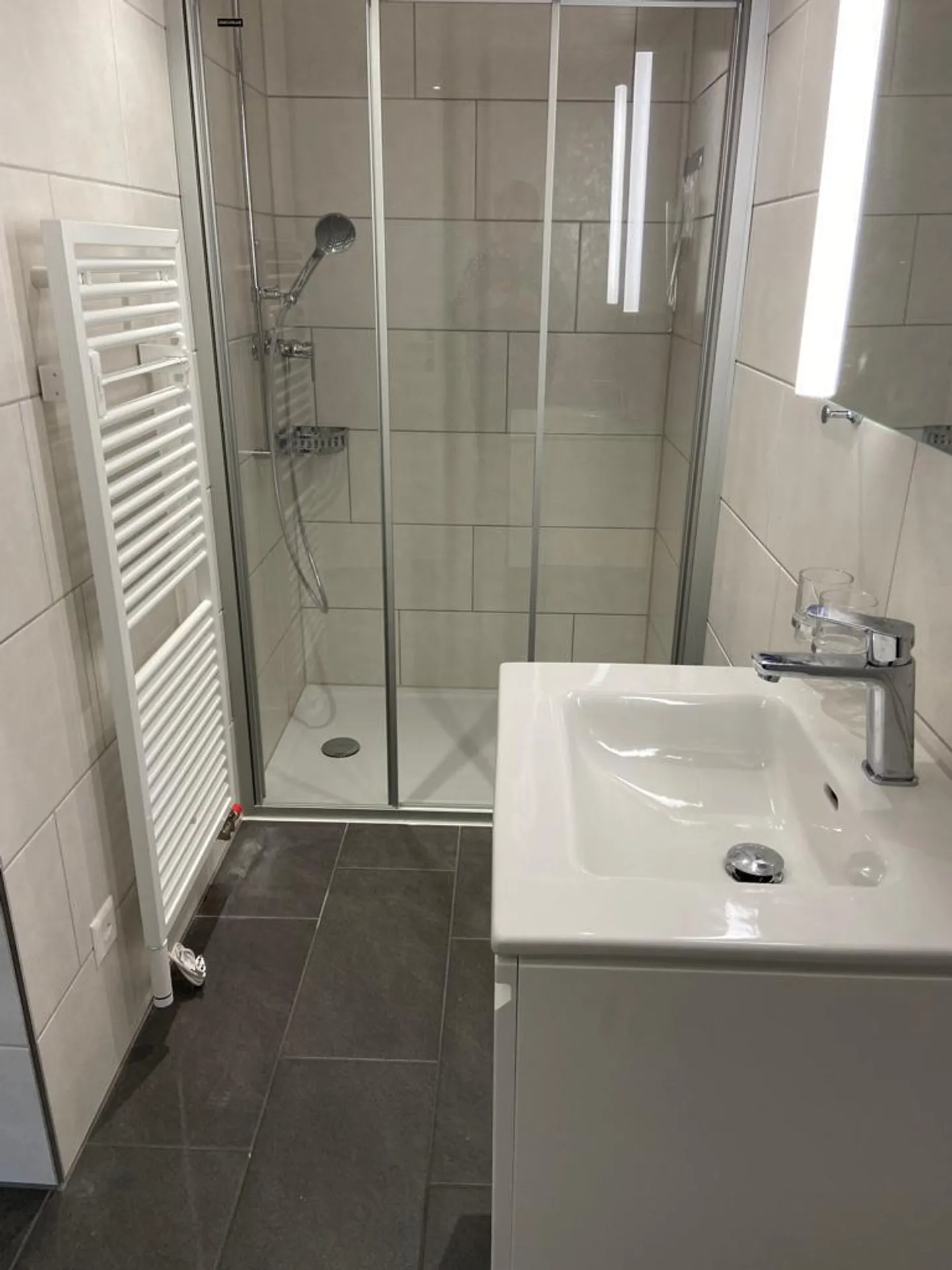 Schöne 2.5 Zimmerwohnung mit grossem Sitzplatz - Foto 6 von 10