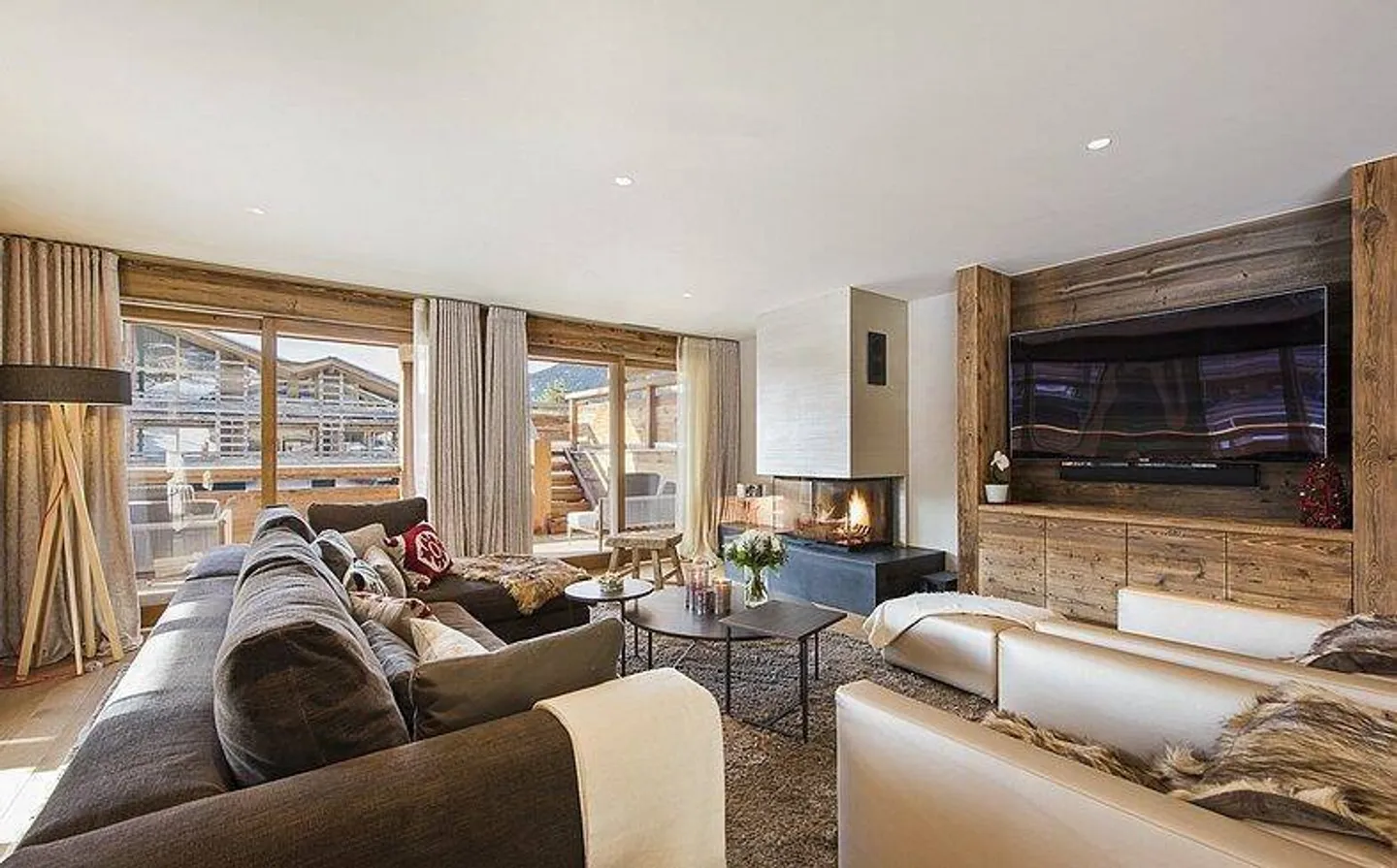 Magnifique résidence au pied des pistes - Photo 1 sur 12