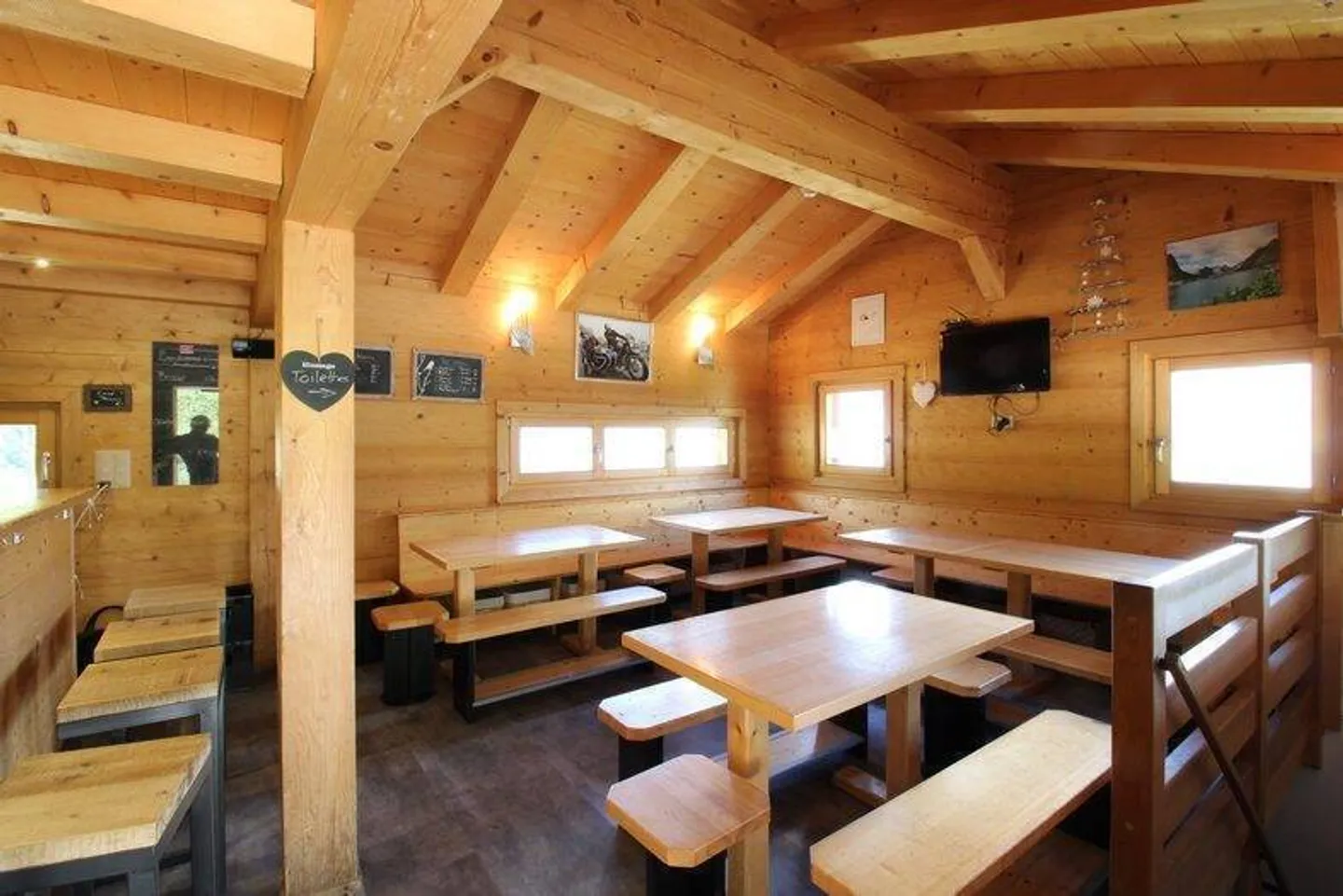 Magnifique restaurant sur les pistes de ski à Bruson - Photo 2 sur 13