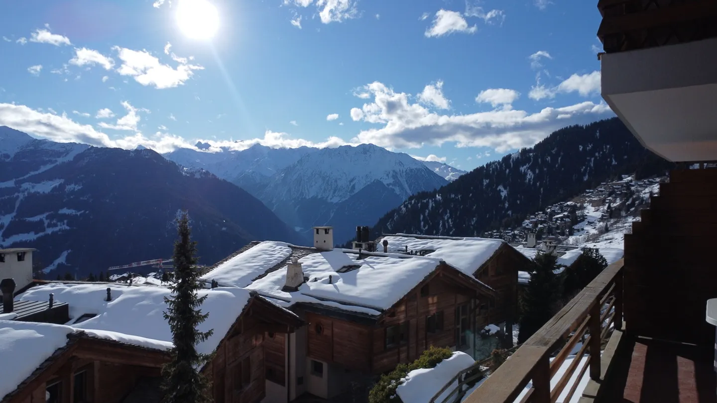 Bellissimo appartamento di 3 stanze bagnato di sole con vista magnifica - Foto 1 di 8