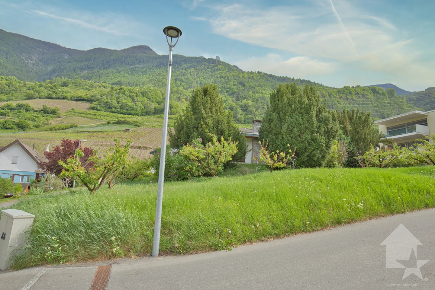 Villa traditionnelle avec grand sous-sol implantée sur une grande parcelle de 1'075 m2 - Photo 4 sur 13