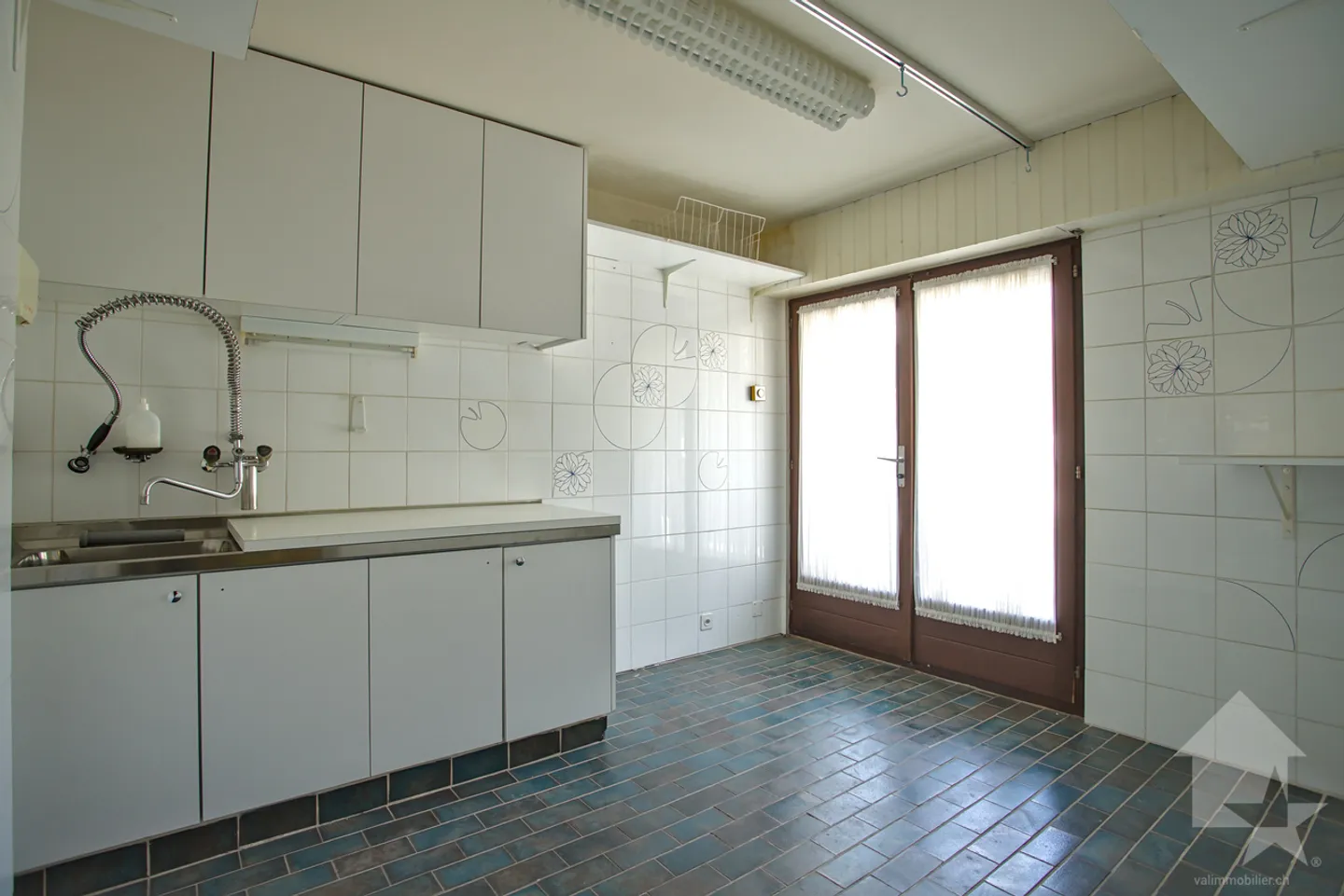Large 5.5-room apartment to renovate, 140 m2, terrace - Photo 12 of 13